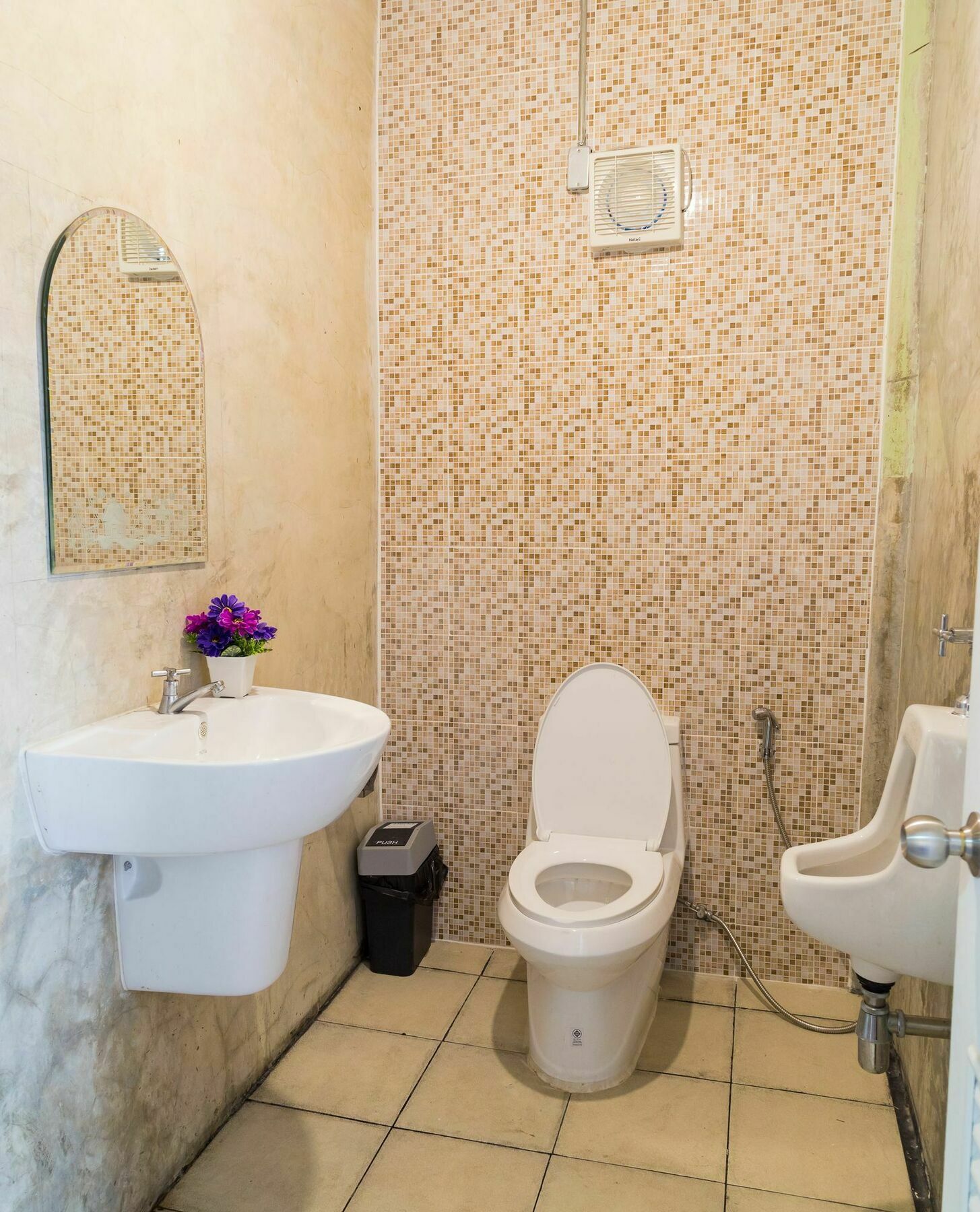 Banchan Hostel Phra Nakhon Si Ayutthaya Luaran gambar